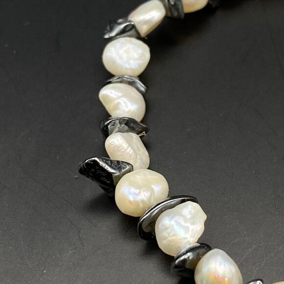 Genuine Freshwater Potato Pearl and Hematite Chip Stretch Bracelet - Picture 4 of 6